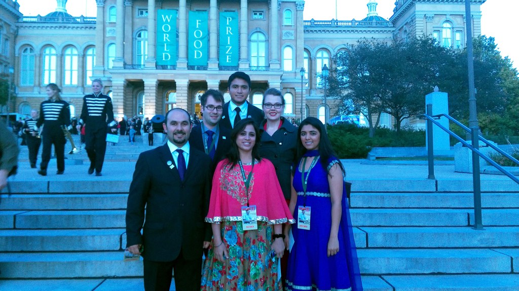 Bastian Minkenberg (second from left) at the Iowa State Capitol with five other MBBISP Scholars before the World Food Prize Ceremony began.