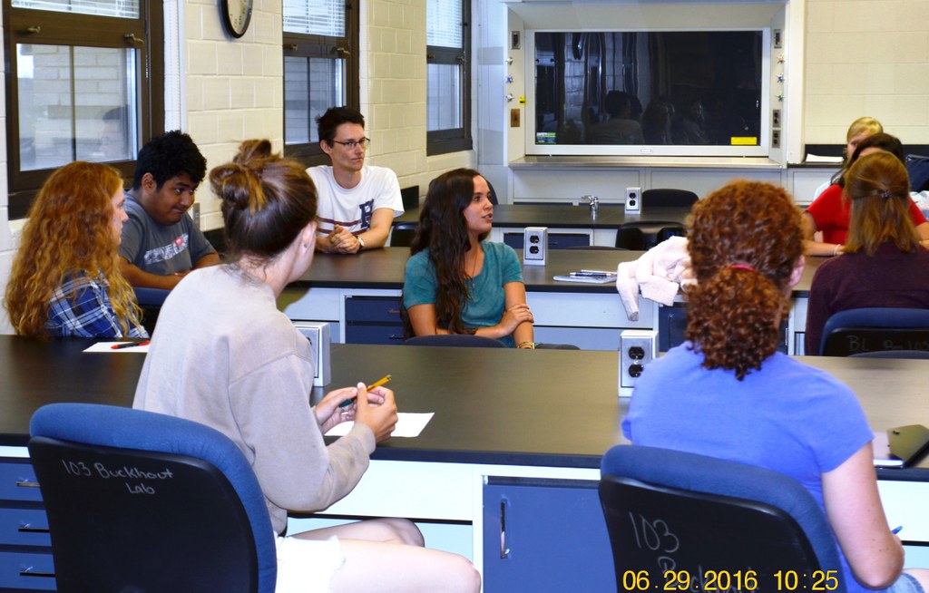 Summer Research Opportunities Program (SROP) undergraduate student Marlia Bosques Ramírez (center) | Image: Nancy Wenner, Penn State University