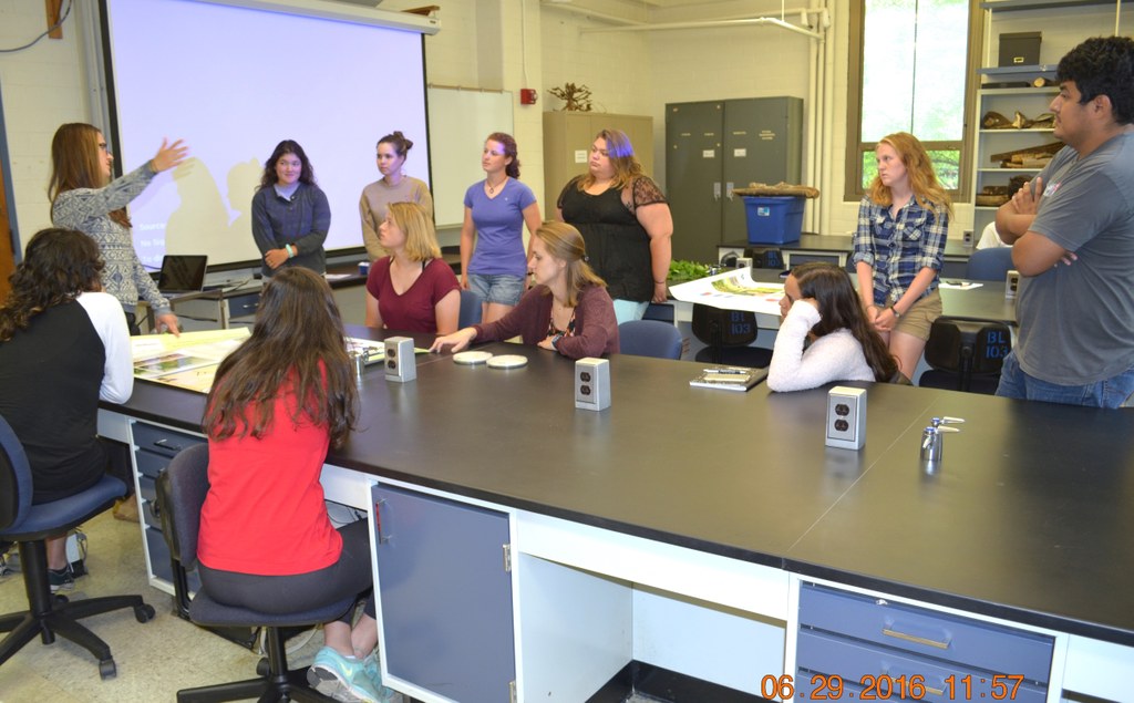 Presenter and Ph.D. student Laura del Sol Bautista Jalón (standing left) | Image: Nancy Wenner, Penn State University