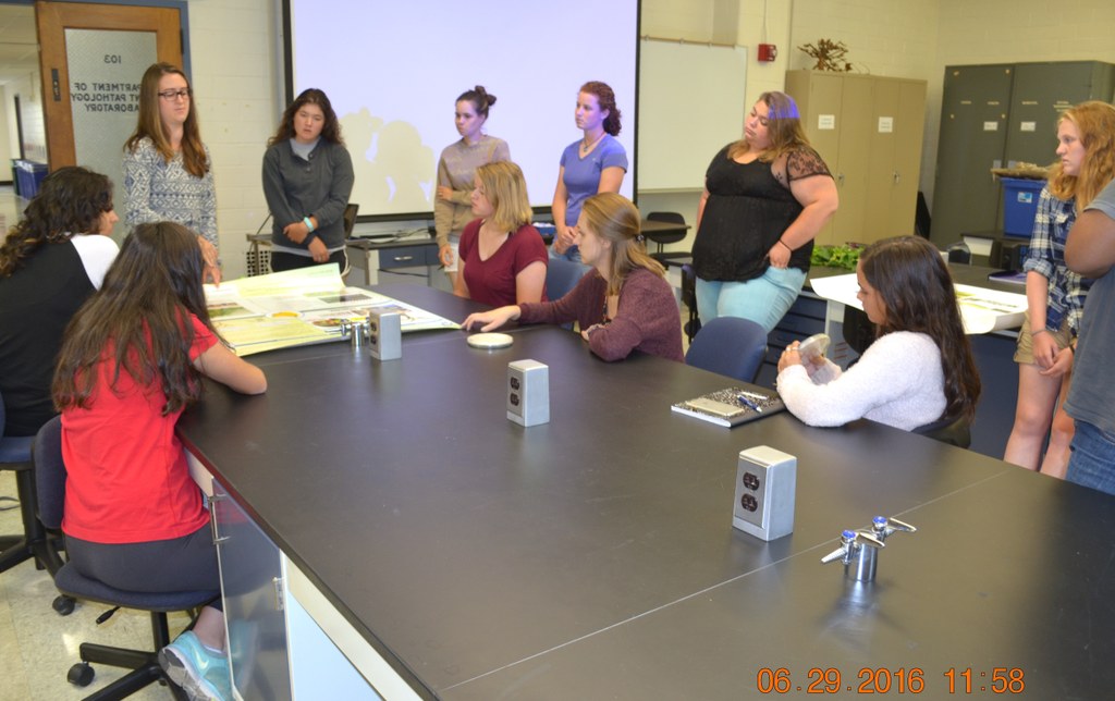 Presenter and Ph.D. student Laura del Sol Bautista Jalón (standing left) | Image: Nancy Wenner, Penn State University
