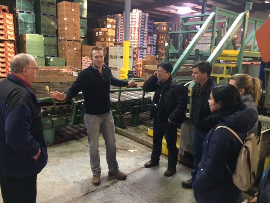 (L-R) Lee Showalter (Rice Fruit Manager of Food Safety and Grower Services), Rice Fruit engineer leading the tour, Yongho Jeon, Phillip Martin, Emma Rosenthal, and Kari Peter | Image: Laura del Sol Bautista Jalón, Penn State University